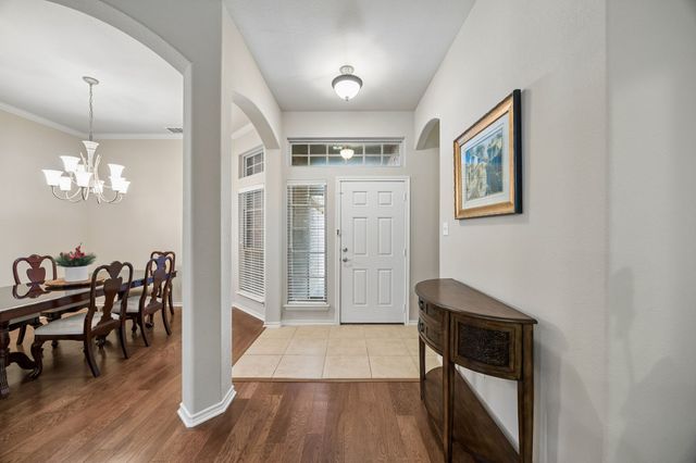 504 Valencia Drive, Arlington, TX 76002