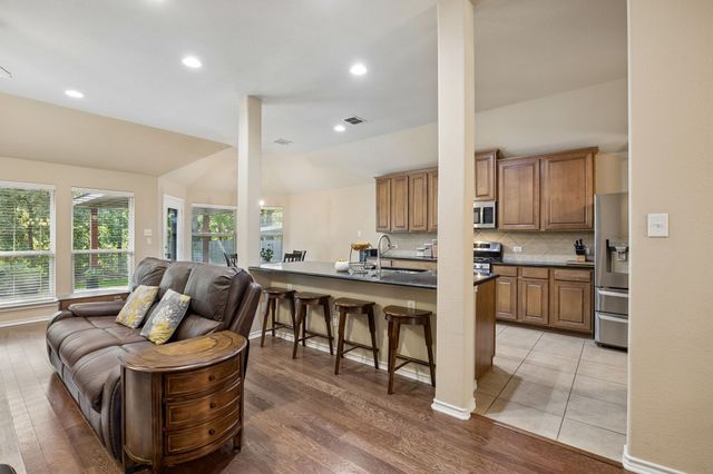 504 Valencia Drive, Arlington, TX 76002
