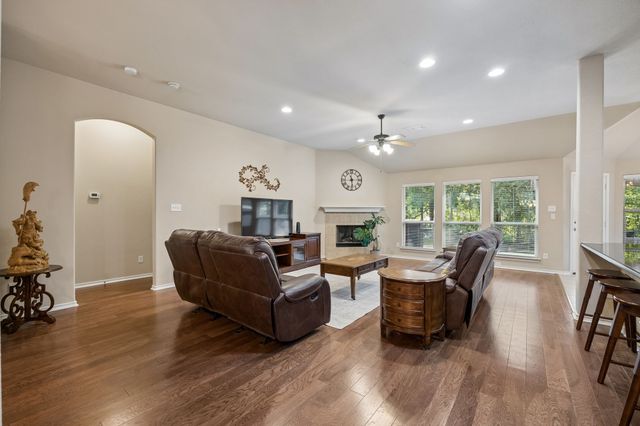 504 Valencia Drive, Arlington, TX 76002