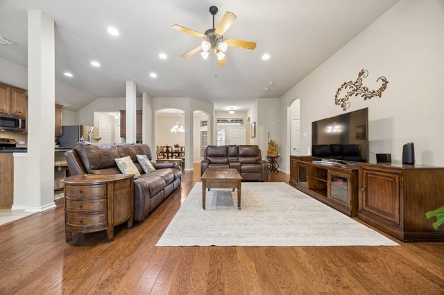 504 Valencia Drive, Arlington, TX 76002