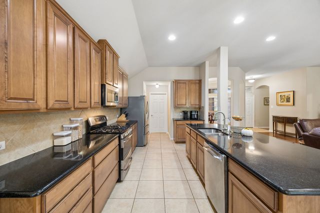 504 Valencia Drive, Arlington, TX 76002
