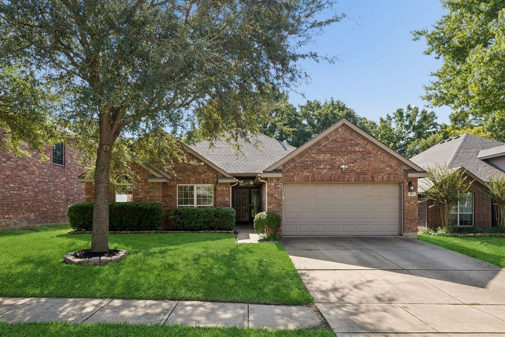 504 Valencia Drive, Arlington, TX 76002