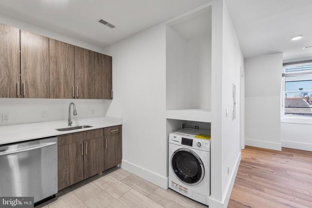 1933-5 SPRUCE ST, Philadelphia, PA 19103