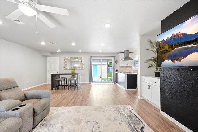 1422 Wayside Drive, Texas City, TX 77590