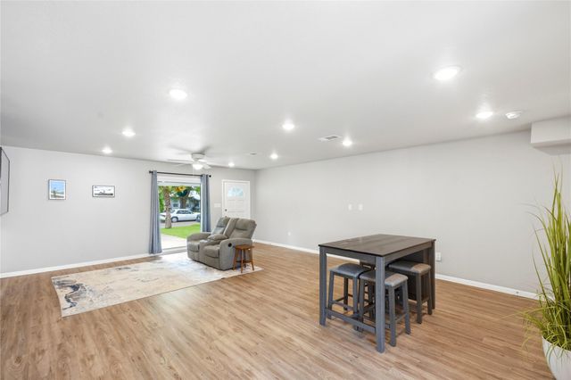 1422 Wayside Drive, Texas City, TX 77590
