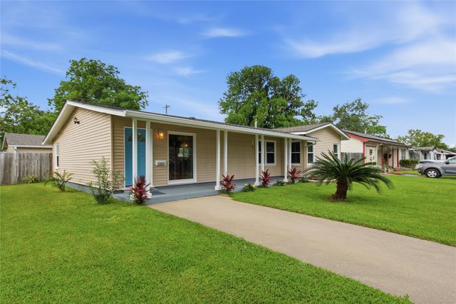 1422 Wayside Drive, Texas City, TX 77590