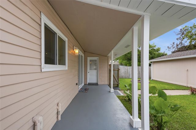 1422 Wayside Drive, Texas City, TX 77590