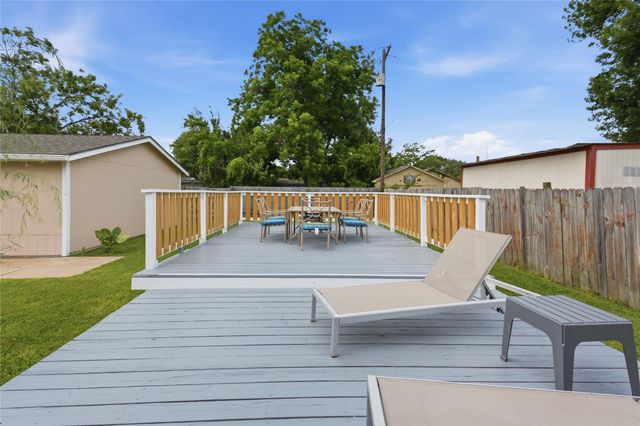 1422 Wayside Drive, Texas City, TX 77590