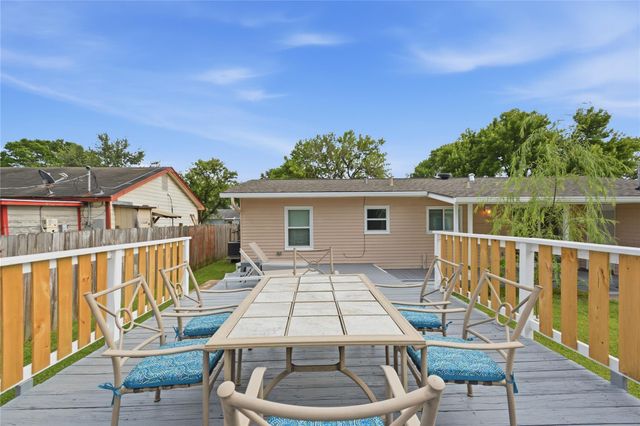 1422 Wayside Drive, Texas City, TX 77590