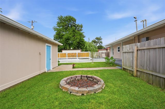 1422 Wayside Drive, Texas City, TX 77590