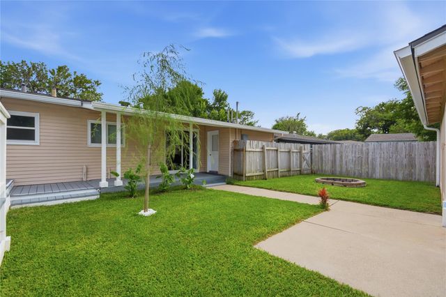 1422 Wayside Drive, Texas City, TX 77590