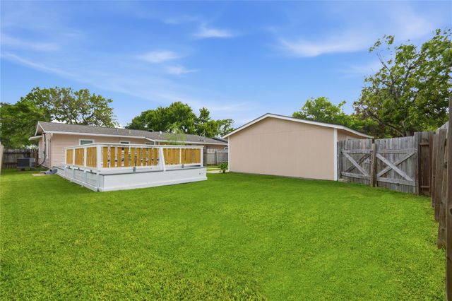 1422 Wayside Drive, Texas City, TX 77590
