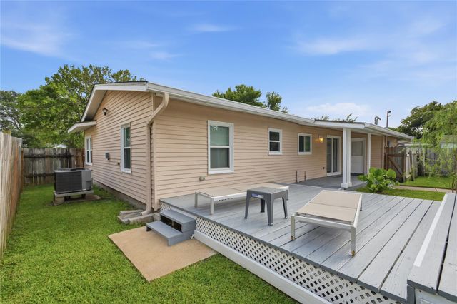1422 Wayside Drive, Texas City, TX 77590