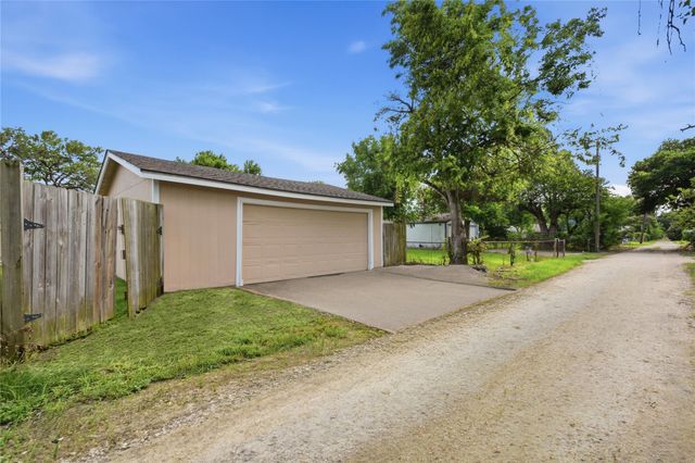 1422 Wayside Drive, Texas City, TX 77590