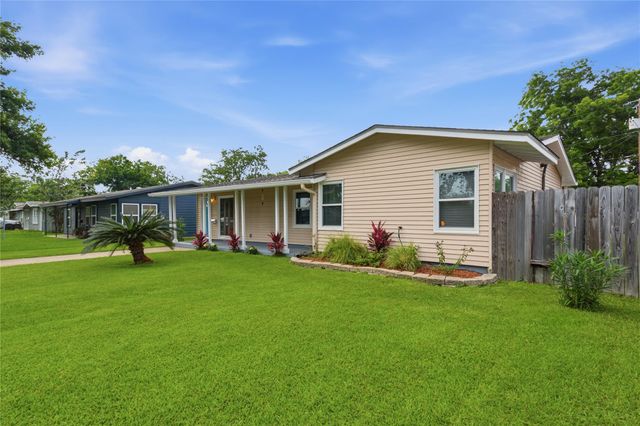 1422 Wayside Drive, Texas City, TX 77590