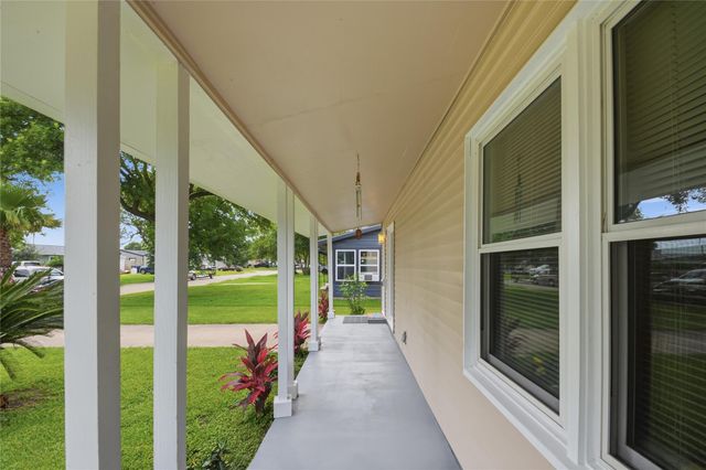 1422 Wayside Drive, Texas City, TX 77590