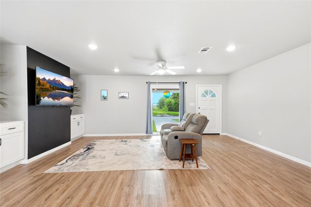 1422 Wayside Drive, Texas City, TX 77590