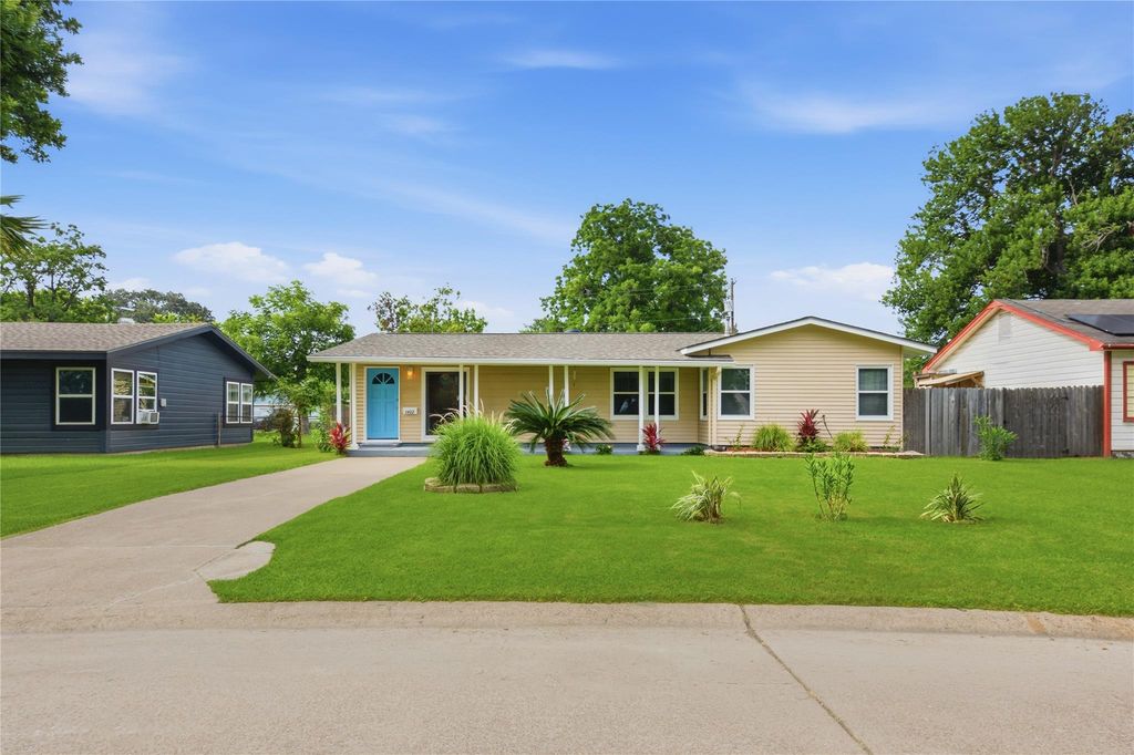 1422 Wayside Drive, Texas City, TX 77590