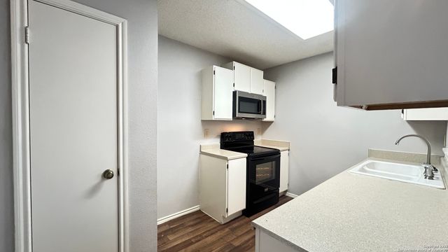 3510 Bottomless Lk, San Antonio, TX 78222