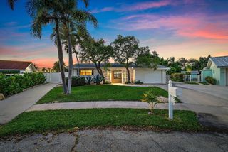 77 Holly Circle, Tequesta, FL 33469