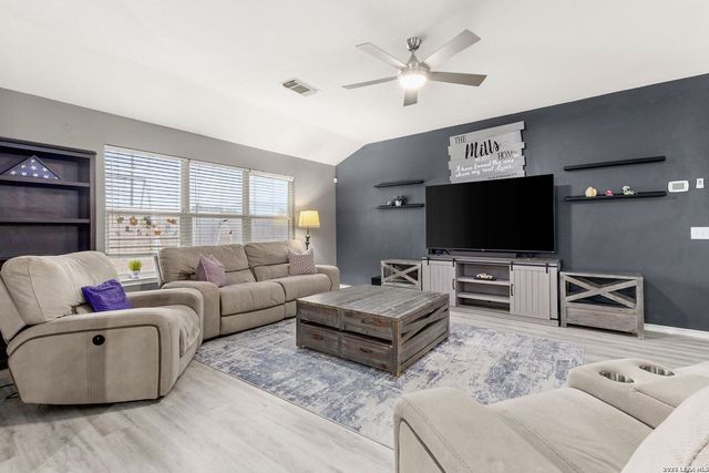 8203 Ellerston, Selma, TX 78154