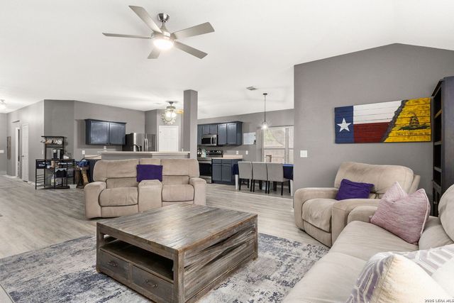 8203 Ellerston, Selma, TX 78154