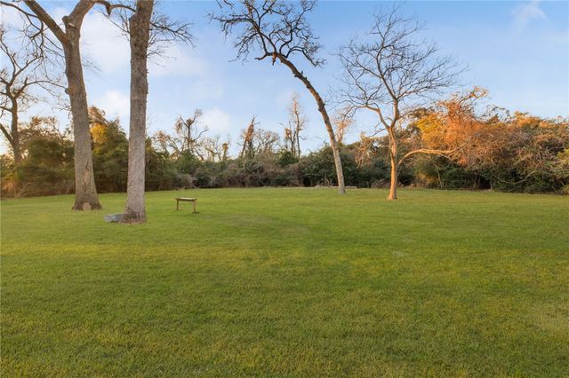 117 Golfview Drive, Hilltop Lakes, TX 77871