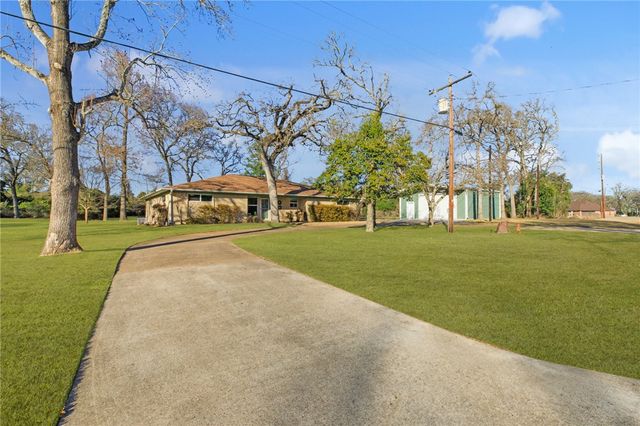 117 Golfview Drive, Hilltop Lakes, TX 77871