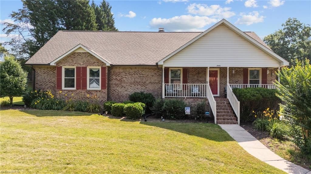 1941 Larkhill Drive, Kernersville, NC 27284