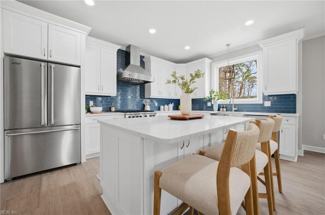 400 Octavia DR, Yorktown, VA 23693