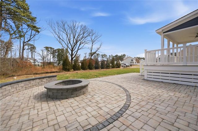 400 Octavia DR, Yorktown, VA 23693