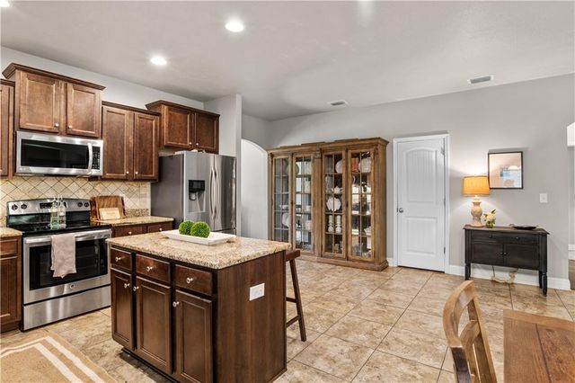 1114 Mcmurray Place W, Mobile, AL 36609