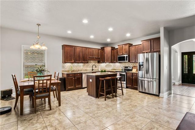 1114 Mcmurray Place W, Mobile, AL 36609