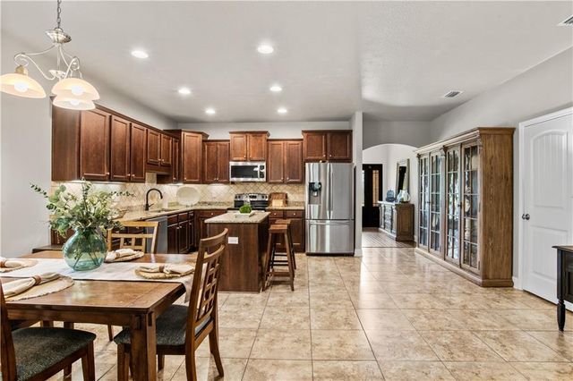 1114 Mcmurray Place W, Mobile, AL 36609