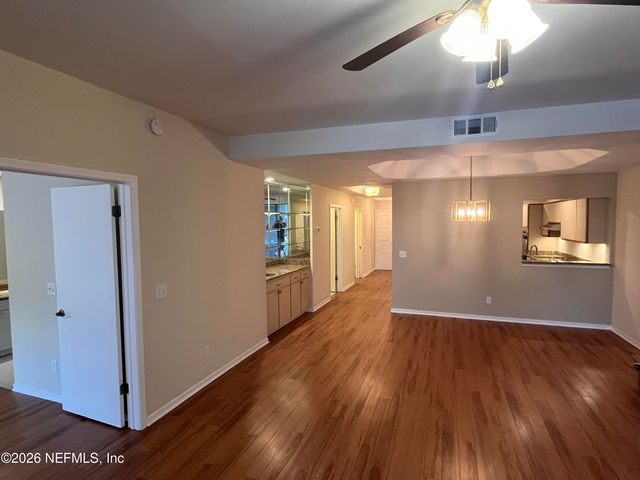 3820 LAVISTA Circle 113, Jacksonville, FL 32217