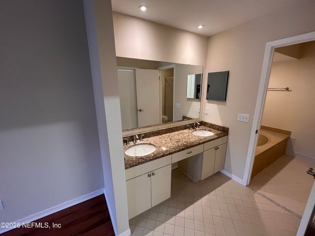 3820 LAVISTA Circle 113, Jacksonville, FL 32217