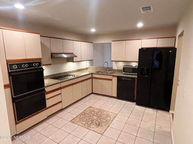 3820 LAVISTA Circle 113, Jacksonville, FL 32217