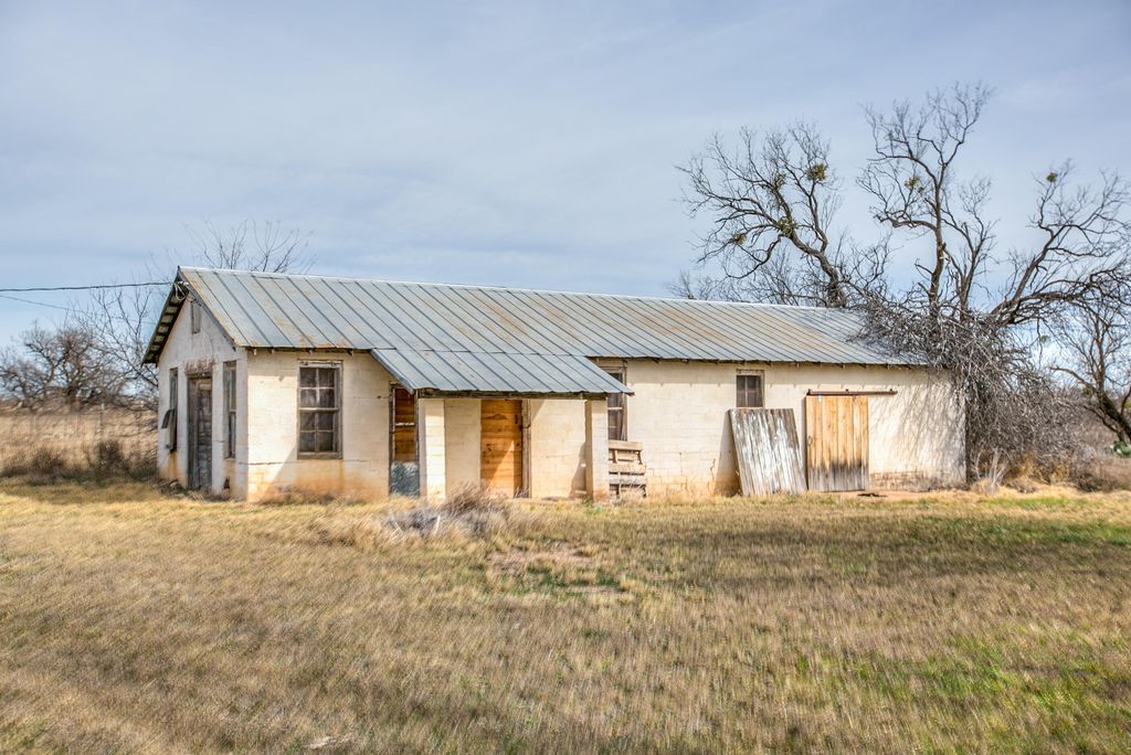 Image 19 of property listing at 17342 Farm To Market 1929, Miles, TX 76861