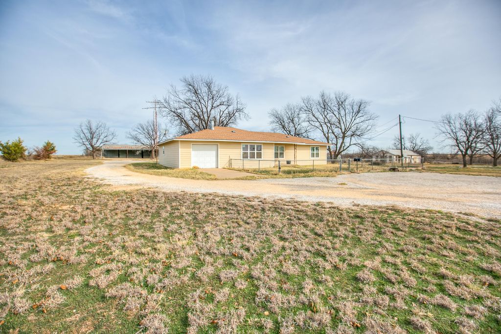 Image 3 of property listing at 17342 Farm To Market 1929, Miles, TX 76861
