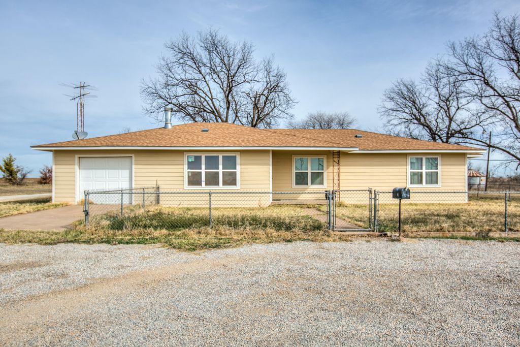 Image 4 of property listing at 17342 Farm To Market 1929, Miles, TX 76861