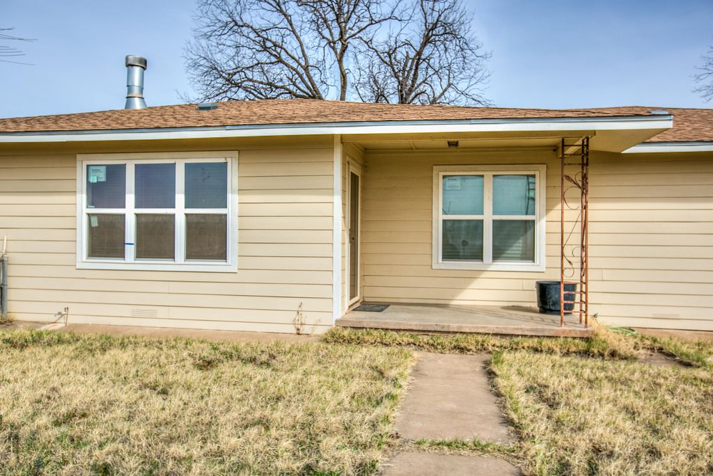 Image 6 of property listing at 17342 Farm To Market 1929, Miles, TX 76861