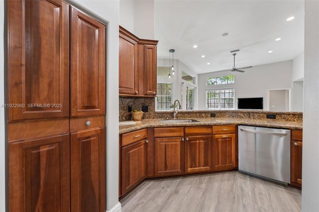 2587 Jardin Ct 0, Weston, FL 33327