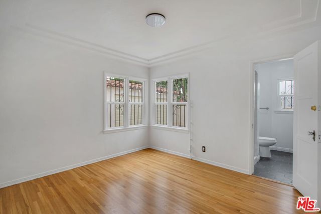 4126 S Bronson Avenue, Los Angeles, CA 90008