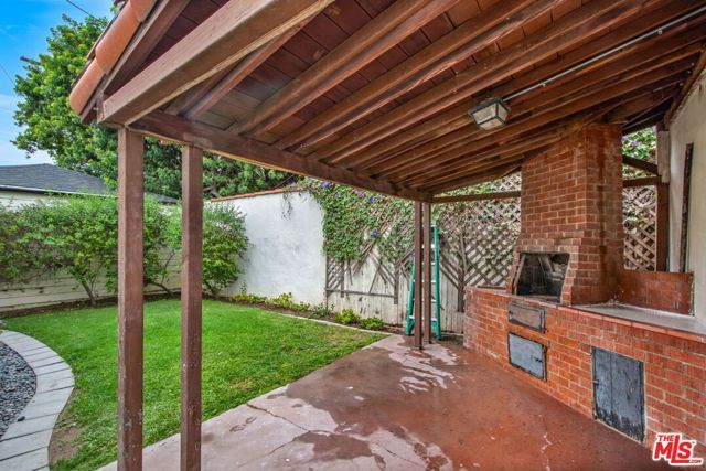 4126 S Bronson Avenue, Los Angeles, CA 90008