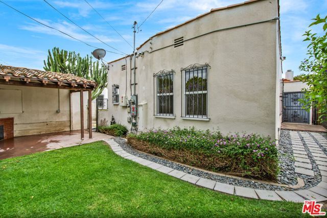 4126 S Bronson Avenue, Los Angeles, CA 90008