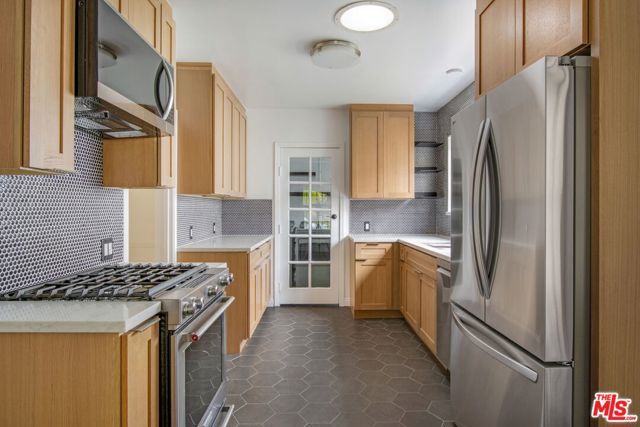 4126 S Bronson Avenue, Los Angeles, CA 90008