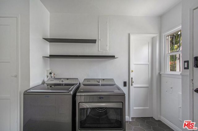 4126 S Bronson Avenue, Los Angeles, CA 90008