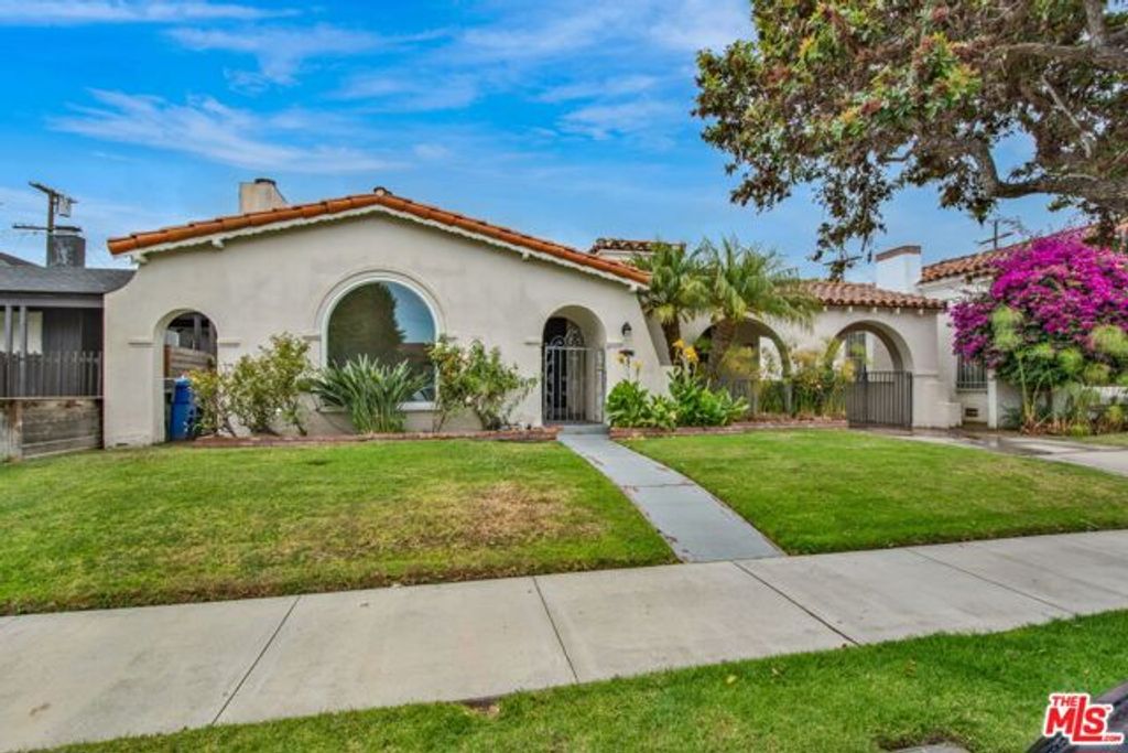 4126 S Bronson Avenue, Los Angeles, CA 90008