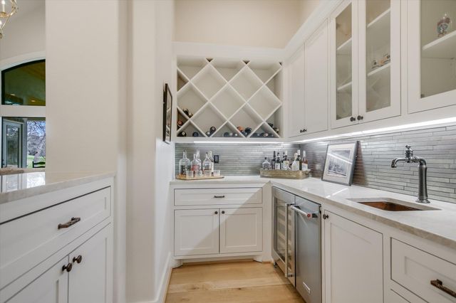 1005 Cats Eye, Horseshoe Bay, TX 78657