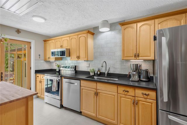 1427 E POWHATAN AVENUE, Tampa, FL 33604